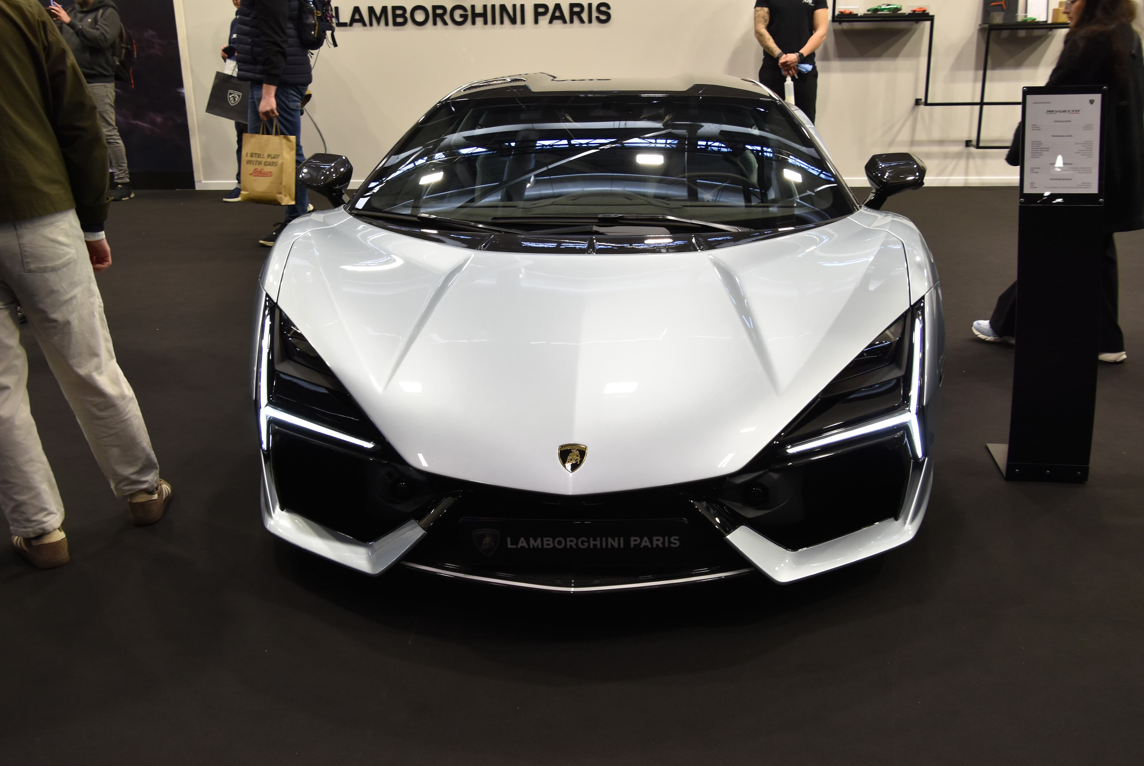 Lamborghini Revuelto